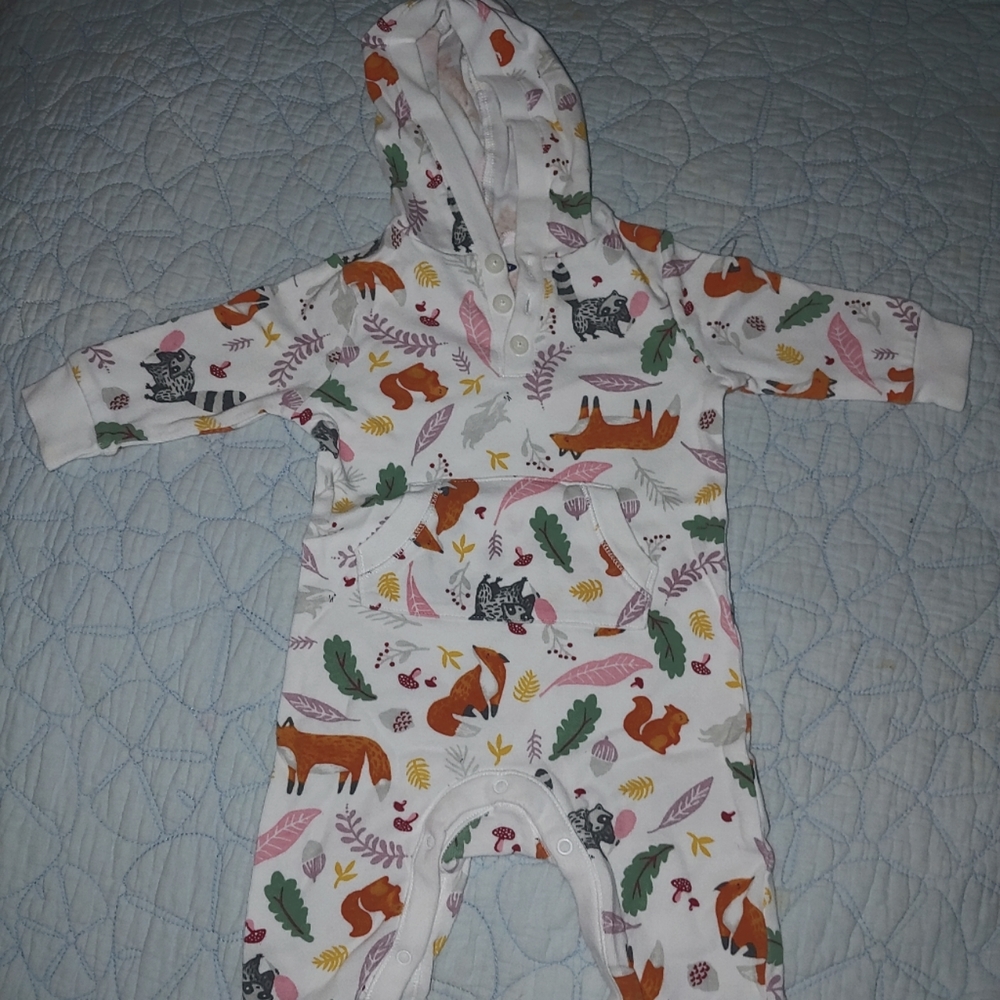 Infants Old Navy Hooded Long Sleeve Jump Suit with Snap Legs 3 to 6 months